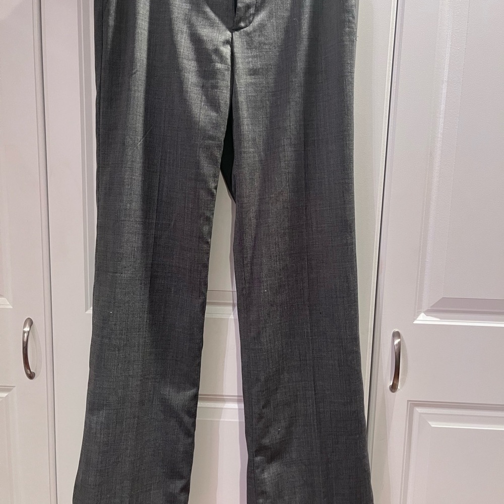 Banana Republic Woman’s Gray Dress Pants with Cuff Size 4 Long.